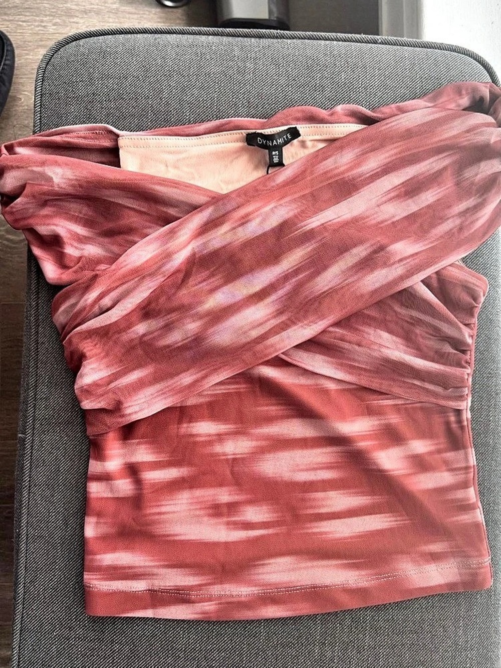 Dynamite SS Off Shoulder Cross Over Top Pink Small